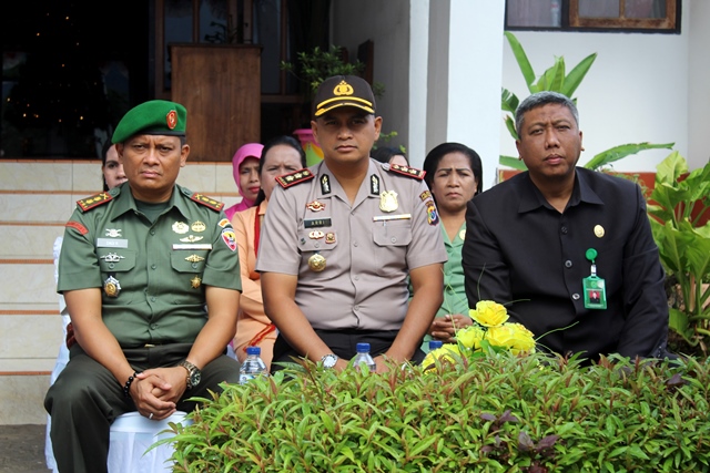 Kapolres Flotim Hadiri Upacara Hut Kab. Flotim, Hari Ulang Tahun Propinsi NTT,  Hari Kesetiakawanan Nasional dan Hari Ibu