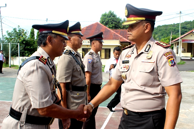 Upacara Korp Raport Perwira, Kenaikan Pangkat Brigadir dan Pengukuhan Perwira Alih Golongan ( PAG ) Personil Polres Flotim Periode 1 Januari 2018