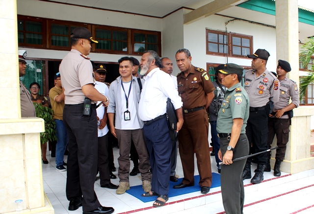 Unjuk Rasa, Kapolres Flotim Bersama Dandim 1624 Memantau Langsung Jalannya Aksi Unjuk Rasa di Kejaksaan Negeri Larantuka