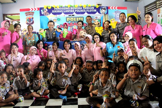 Panggung Boneka Si Hebat, Launching Panggung Boneka Tangan Dikmas Lantas oleh Kapolres Flotim
