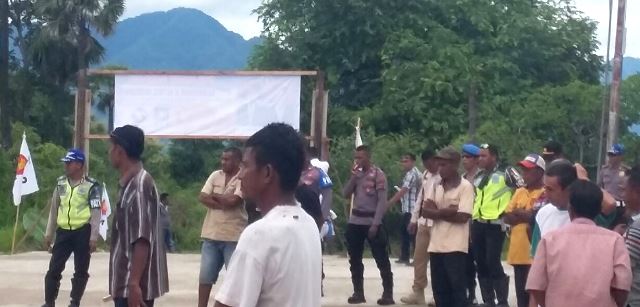 Kampanye Pilgub 2018, Personil Polres Flotim Bersama Polsek Solor Giat Pam Kampanye Paket Esthon – Kris di Desa Nusadani Solor