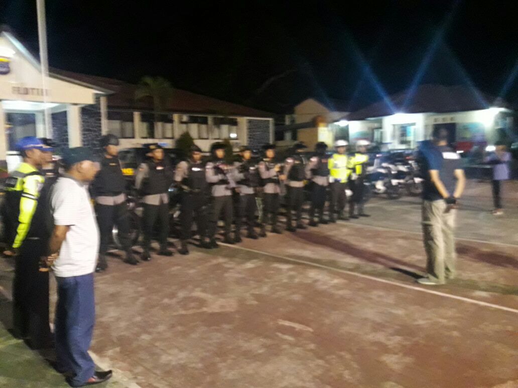 Kapolres Flotim Giat Patroli Malam Bersama Tim Pana Elang dan Tim Pagar Laran Antisipasi Gangguan Kamtibmas Menjelang Paskah dan Pilgub NTT 2018