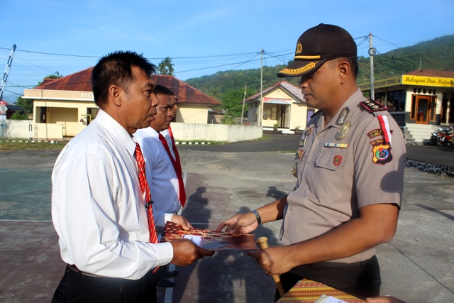 Lagi, Reward Diberikan Kapolres Flotim Kepada 4 anggota Sat Reskrim