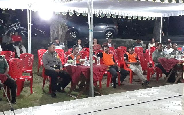 Jelang Pilgub NTT, Sebanyak 50 Personil Polres Flotim dan BKO Polda NTT Laksanakan Pengamanan Nonton Bareng Debat Kandidat Cagub dan Cawagub NTT Tahun 2018