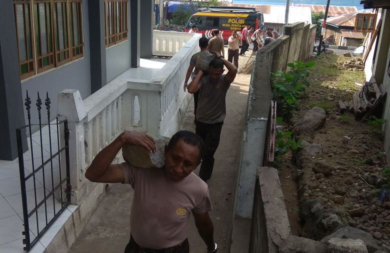 Personil Polres Flotim Giat Bhakti Sosial Dalam rangka Menyambut Bulan Suci Ramadhan 1439 H / 2018