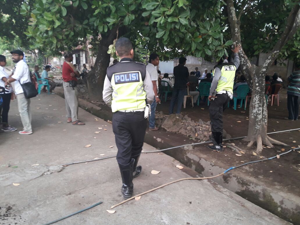 PERSONIL POLRES FLOTIM BERSAMA POLSEK ADONARA MELAKSANAKAN GIAT PENGAMANAN KAMPANYE PASLON GUBERNUR DAN WAKIL GUBERNUR NTT PERIODE 2018/2023  DARI PAKET HARMONI DI ZONA IV WILAYAH KABUPATEN FLOTIM