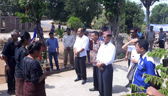 Personil Polres Flotim Bersama Bko Polda NTT Melaksanakan Giat Pengamanan Kampanye Paslon Gubernur dan Wakil Gubernur NTT Periode 2018/2023 dari Paket Esthon - Christ di Zona IV Wilayah Kabupaten Flotim
