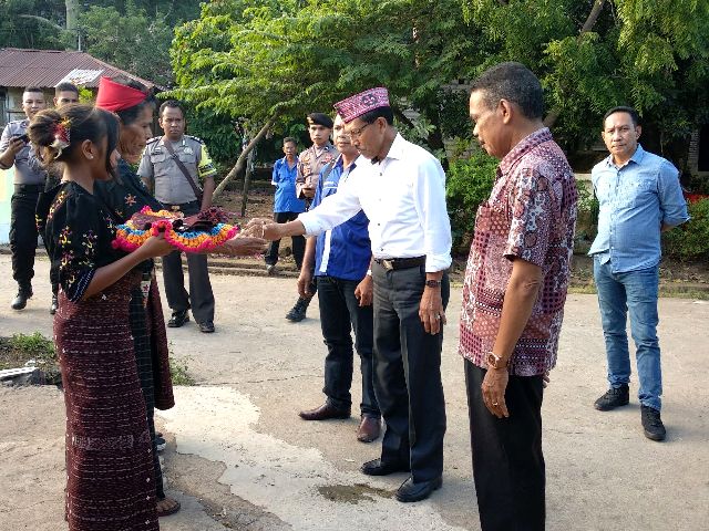 Personil Polres Flotim Bersama Bko Polda NTT Melaksanakan Giat Pengamanan Kampanye Paslon Gubernur dan Wakil Gubernur NTT Periode 2018/2023 dari Paket Esthon - Christ di Zona IV Wilayah Kabupaten Flotim
