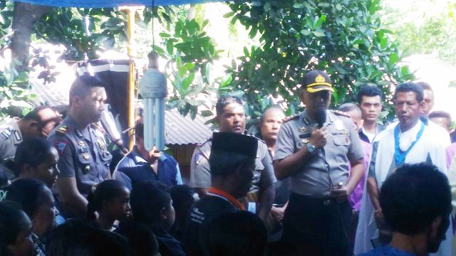 Tali Asih Kapolres Flotim Ke Korban Lakalantas Tabrak Mobil Patroli SPKT