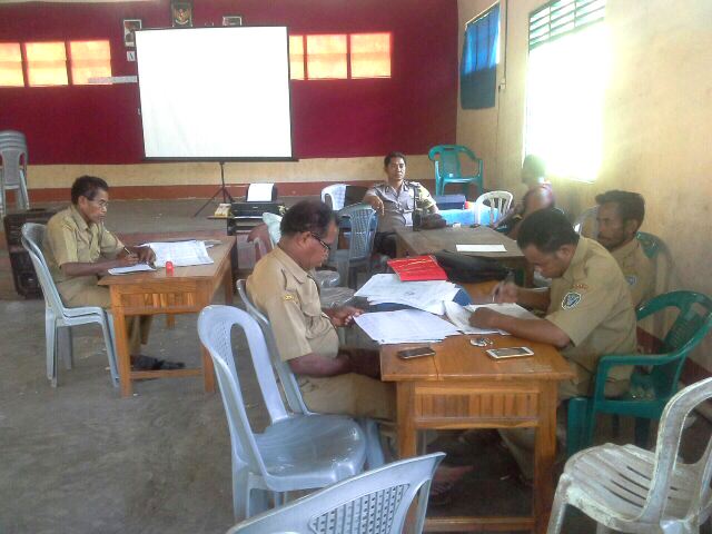 Kapospol Wotan Ulumado Giat Sambang dan Galang Aparat Desa Oyang Barang Agar Himbau Masyarakat Tolak Hoax dan Ujaran Kebencian yang Beredar di Media Sosial Menjelang Pilgub NTT 2018
