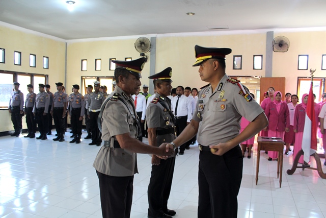 Kapolres Flotim Pimpin Sertijab Kapolsek Wulanggitang