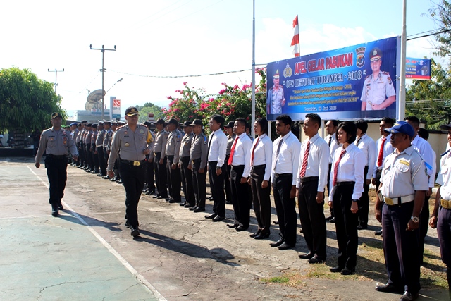 Jelang Lebaran, Polres Flotim Laksanakan Apel Gelar Pasukan Dalam Rangka Operasi Ketupat Turangga 2018
