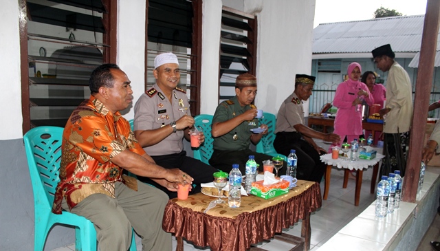Safari Ramadhan, Kapolres Flotim Buka Puasa di Mesjid Nurul Asbah Wulanggitang