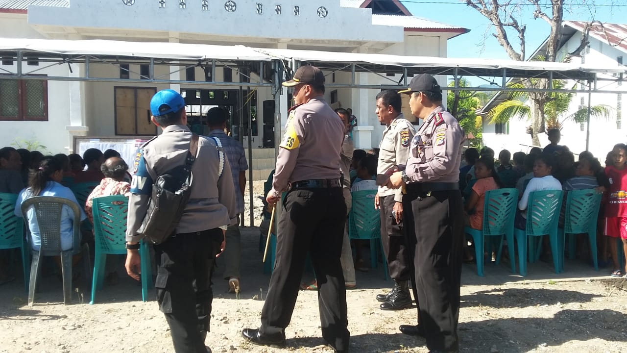 Kapolres Flotim Didampingi Pamatwil Polda NTT Melaksanakan Monitoring dan Cek Kesiapan Pengamanan TPS Jelang Tahapan Pencoblosan Diwilayah Pulau Adonara