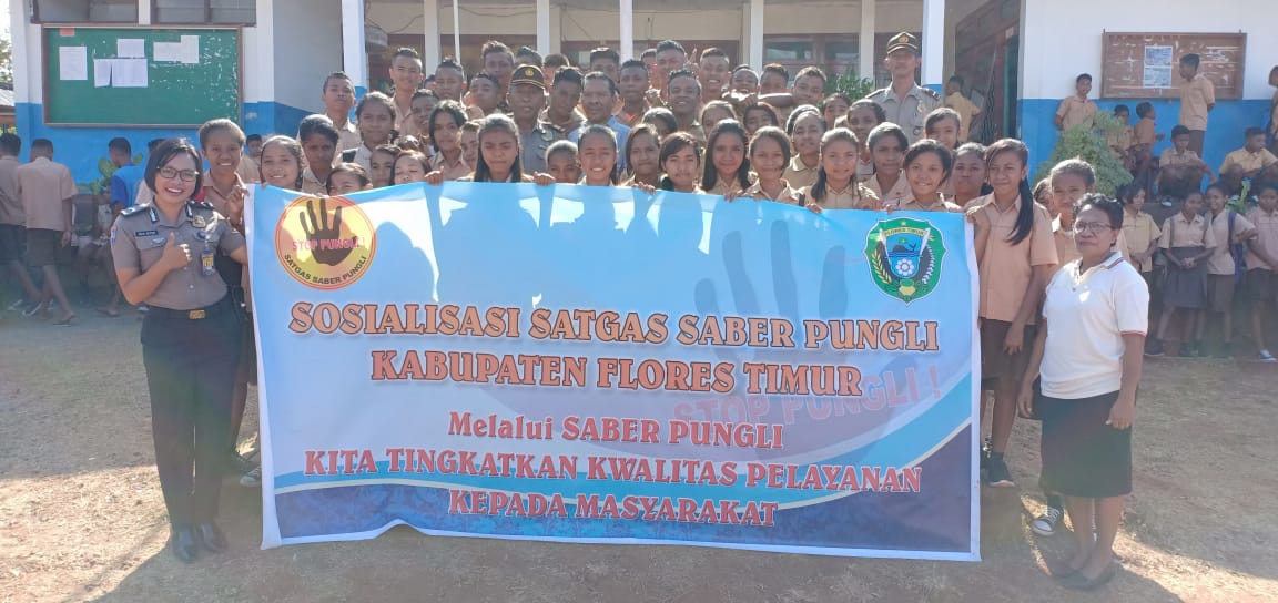 Kasat Binmas Polres Flotim Gencar Sosialisasi Premanisme dan Kenakalan Remaja Dalam rangka Ops Bina Kusuma Turangga 2018 di SMP Negeri 2 Larantuka