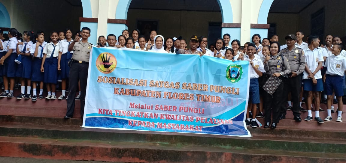 Cegah Pungli di Sekolah, Tim Saber Pungli Sosialisasi Kepada Siswa dan Guru SMPK Ratu Damai Larantuka