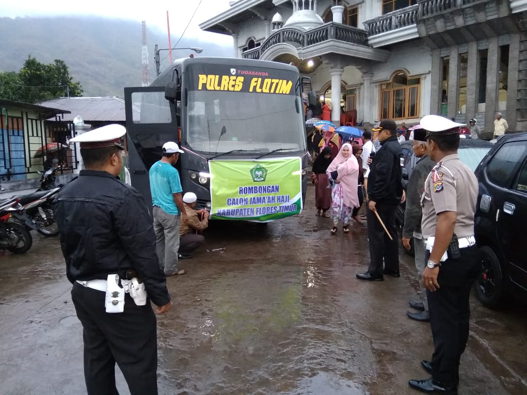 Polres Flotim Laksanakan Pengamanan Dan Pengawalan Keberangkatan Jamaah Haji Tahun 2018