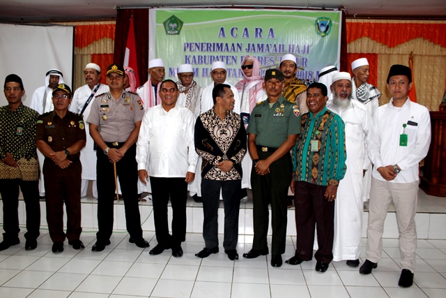 Kapolres Flotim Hadiri Penyambutan Kepulangan Jemaah Haji di Aula Setda