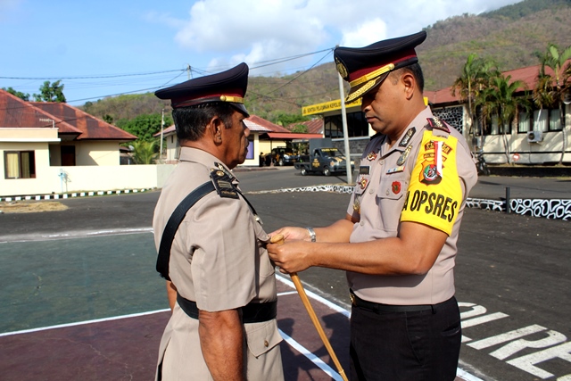 Kapolres Pimpin Upacara Sertijab Kabag Sumda Polres Flotim