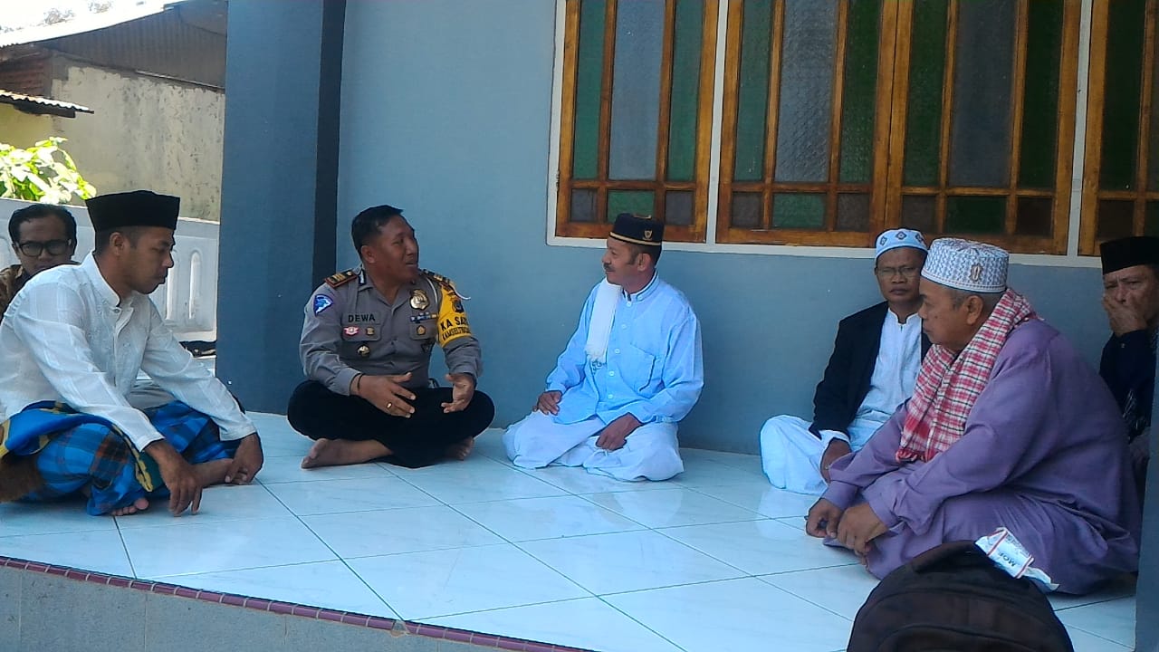 KASAT LANTAS POLRES FLORES TIMUR SAMPAIKAN HIMBAUAN KAMSELTIBCAR LANTAS KEPADA TOKOH AGAMA DAN TOKOH MASYARAKAT POSTOH