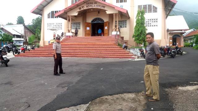 Demi Ciptakan Rasa Aman dan Nyaman Saat Beribadah, Polres Flotim Lakukan Pengamanan Gereja