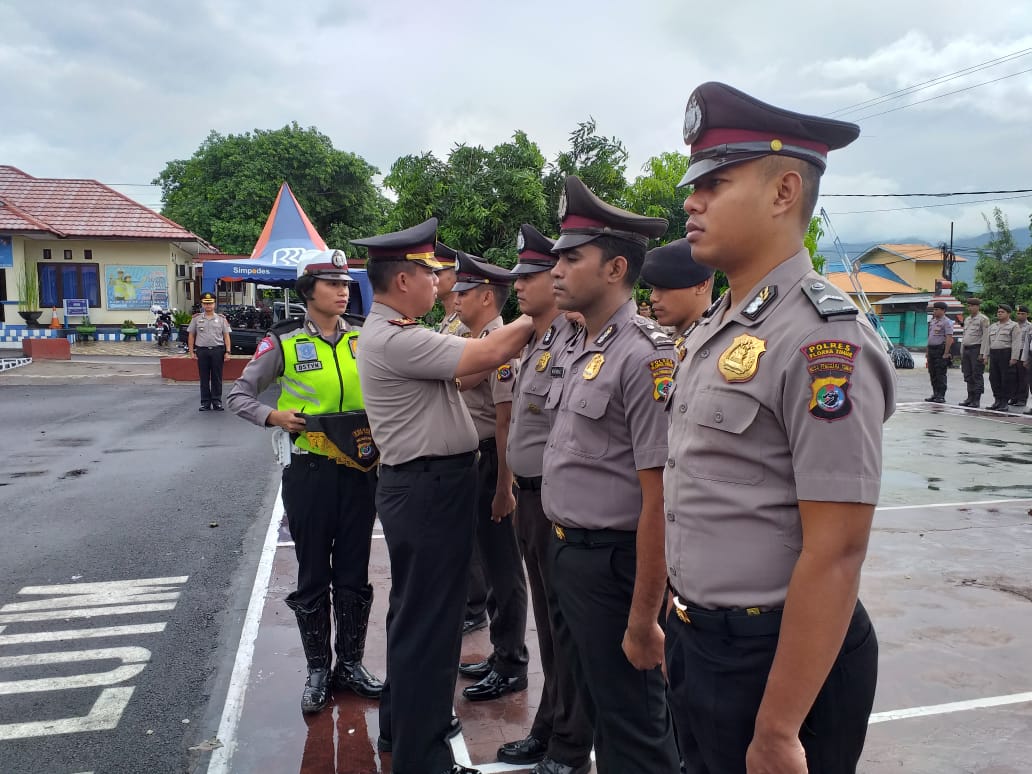 Kapolres Flotim Pimpin Upacara Korp Rapot Kenaikan Pangkat Periode 1 Januari 2019