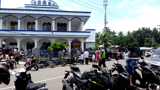 Berikan Rasa Aman Saat Beribadah, Polres Flotim Lakukan Pengamanan Sholat Jumat