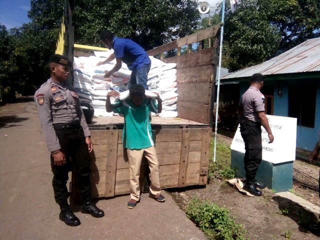 Polres Flotim Kawal dan Awasi Penyaluran Bansos Rastra Agar Tepat Sasaran