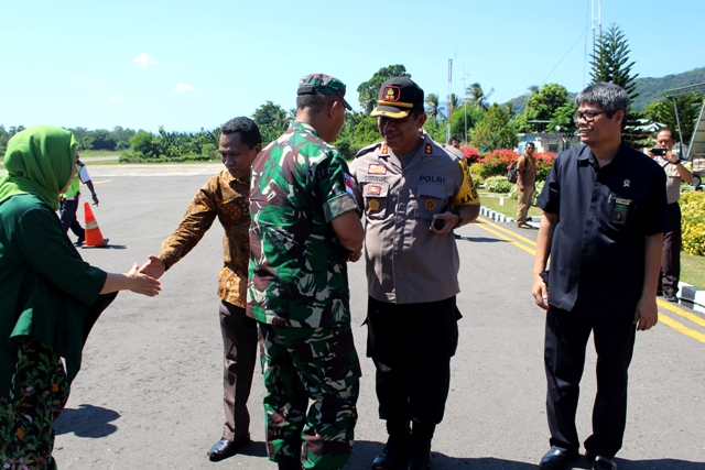 Kapolres Flotim Menghadiri Kunjungan Kerja Pangdam IX/Udayana di Mako Kodim 1624 / Flotim.
