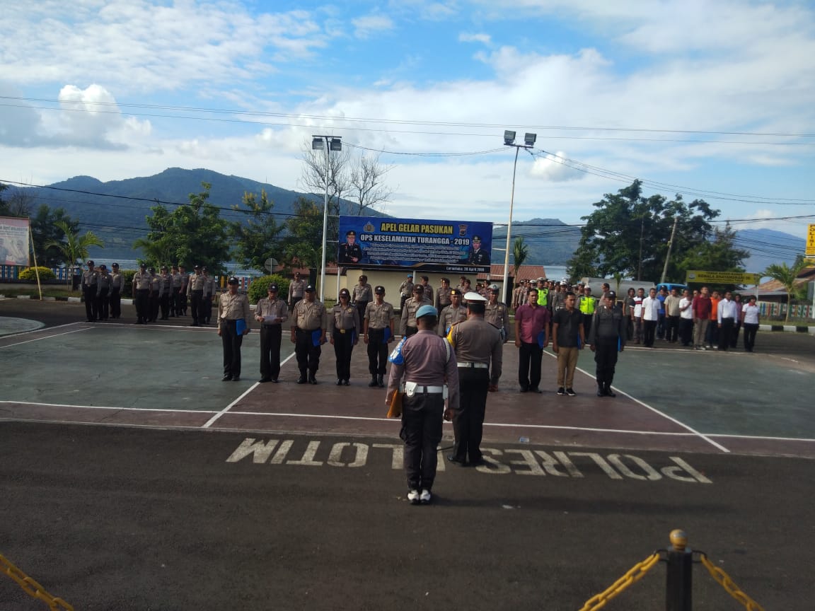 Apel Siaga I Dalam Rangka Memperingati Hari Buruh Sedunia di Polres Flores Timur