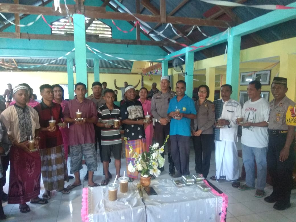Indahnya Bulan Suci Ramadhan 1440 H, Anggota Polres Flotim bersama Bhayangkari Bagi-bagi Takjil di Rutan Larantuka