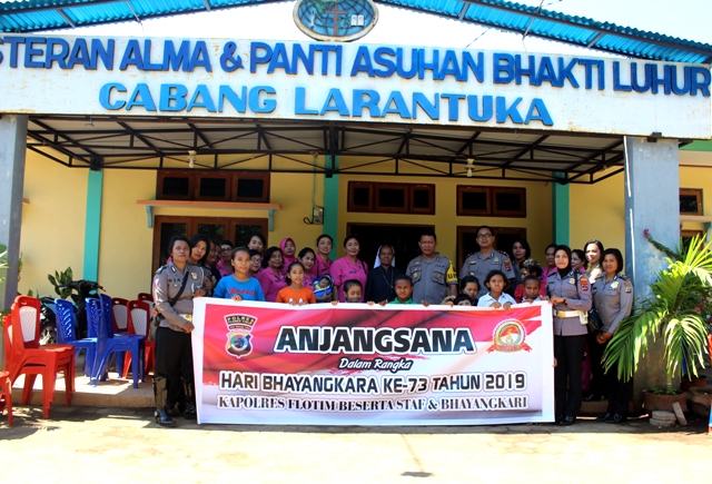 Jelang Hari Bhayangkara Ke 73 Tahun 2019, Polres Flotim Bersama Bhayangkari Laksanakan Giat Anjangsana ke Purnawirawan / Warakawuri dan Panti Asuhan.