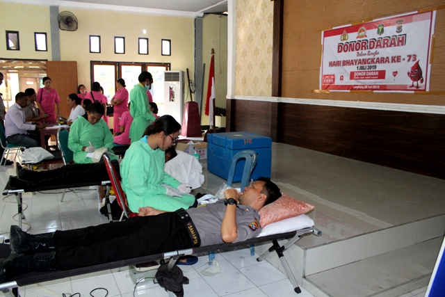Sambut Hari Bhayangkara Ke-73, Polres Flotim Adakan Donor Darah