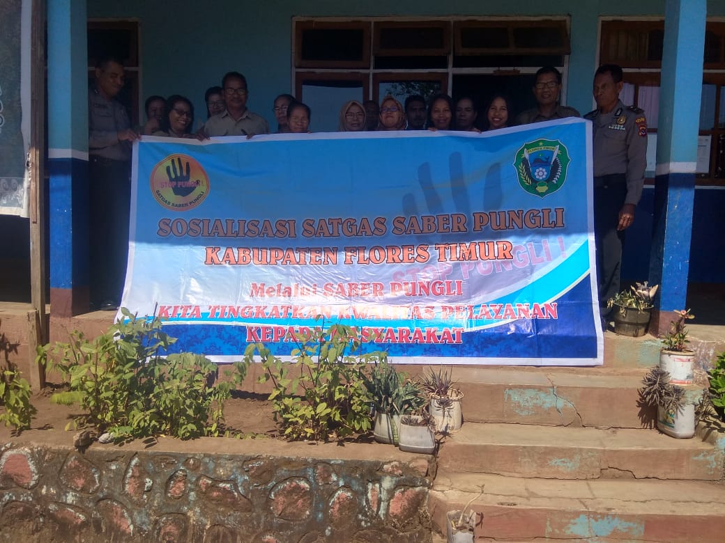 CEGAH PUNGLI, KASIWAS BERSAMA SAT BINMAS POLRES FLOTIM MELAKSANAKAN KEGIATAN SOSIALISASI SABER PUNGLI DALAM RANGKA MENDUKUNG PROGRAM PEMERINTAH