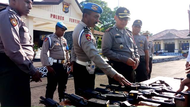 Cegah Penyalahgunaan Senpi, Waka Polres Bersama Anggota Propam Cek Senjata Api
