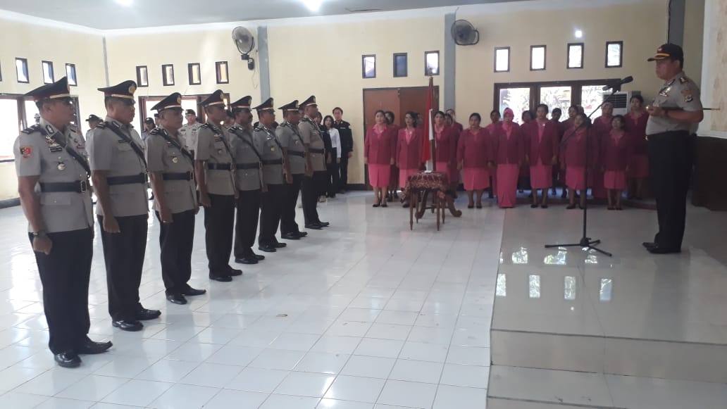 Kapolres Flotim Pimpin Sertijab Kasat Resnarkoba dan Empat Kapolsek Dalam Jajaran Polres Flores Timur