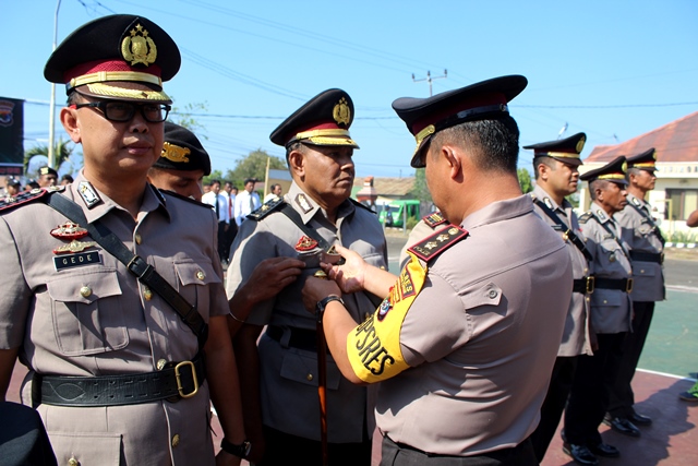 Kapolres Flotim Pimpin Upacara Serah Terima Jabatan Wakapolres, Kasat Intel dan Kasat Binmas