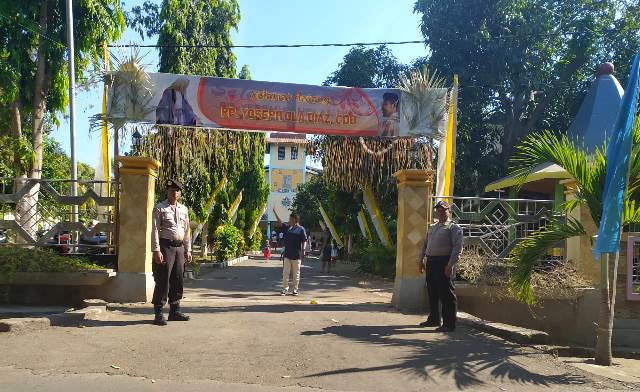 Jamin Keamanan Saat Ibadat, Polres Flotim Lakukan Pengamanan di Gereja