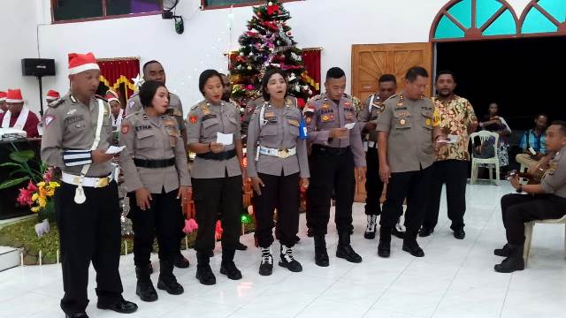 Berbaur Menjadi Satu Dalam Sukacita Natal