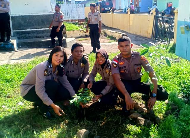 Gerakan Polri Peduli Penghijauan, Sat Sabhara Polres Flotim Lakukan Penanaman Seribu Pohon