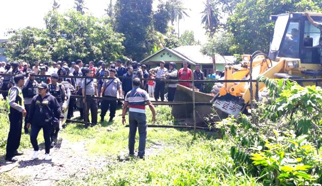 Polres Flotim Lakukan Pengamanan Eksekusi Tanah di Desa Waiwadan