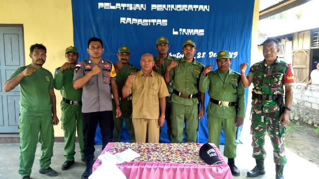 Bersinergi, Bhabinkamtibmas dan Babinsa Latih Linmas PBB