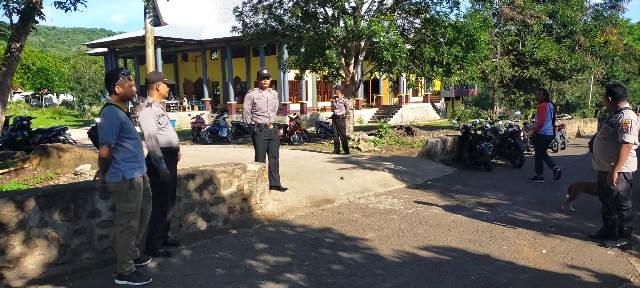 Rutin, Anggota Polres Flotim Laksanakan Pam di Tempat Ibadah