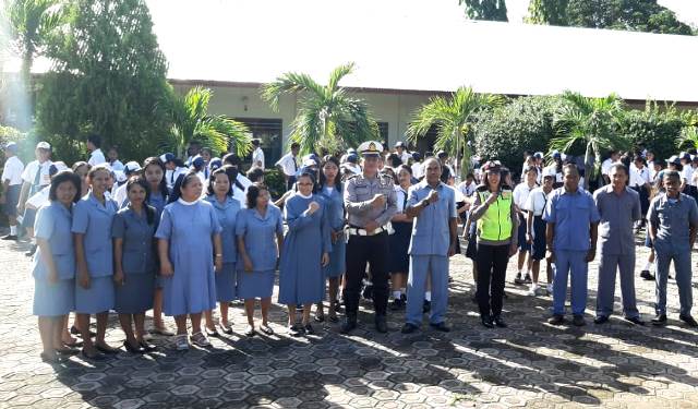 Police Goes To School, Unit Dikyasa Sat Lantas Polres Flotim Datangi Sekolah