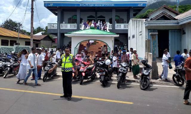 Ciptakan Situasi Kondusif, Polres Flotim Terjunkan Anggotanya Jaga Masjid