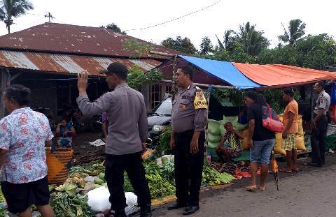 Jaga Situasi Kondusif, Anggota Polsek Wulanggitang Lakukan Patroli di Pasar Impress Boru