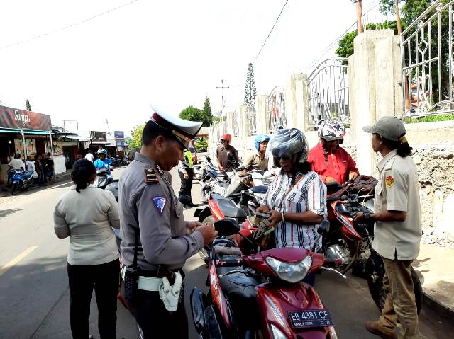 Sat Lantas Polres Flotim Laksanakan Razia Gabungan Bersama Dispenda