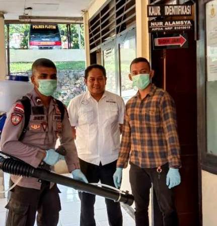 Cegah Penyebaran Virus Corona (Covid-19),  Polres Flotim Lakukan Penyemprotan Disinfektan di Setiap Ruangan