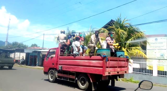 Satgas Percepatan Penanganan Covid-19 Adotim Semprot Disinfektan Diwilayah Adotim